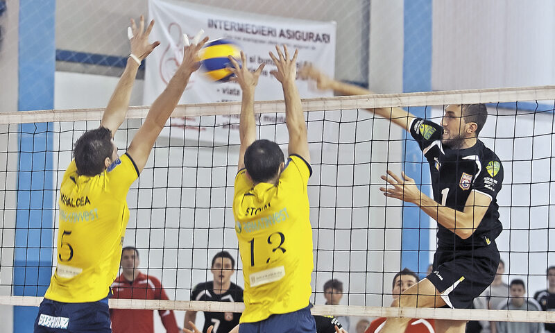 Liderul Remat Zalău, atacat de câinii roşii!